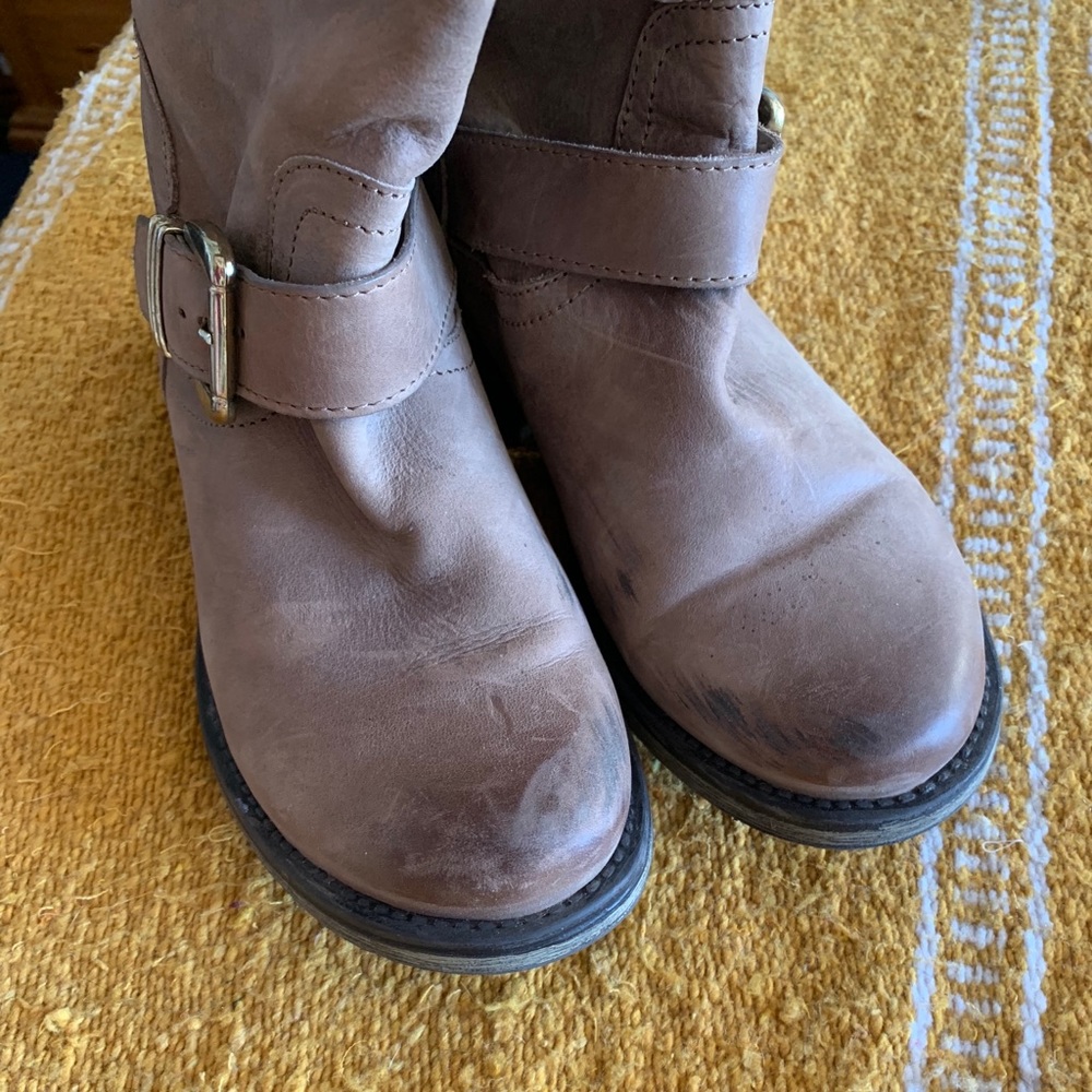Steve Madden tan suede boots with purple zipper - Picture 3 of 5